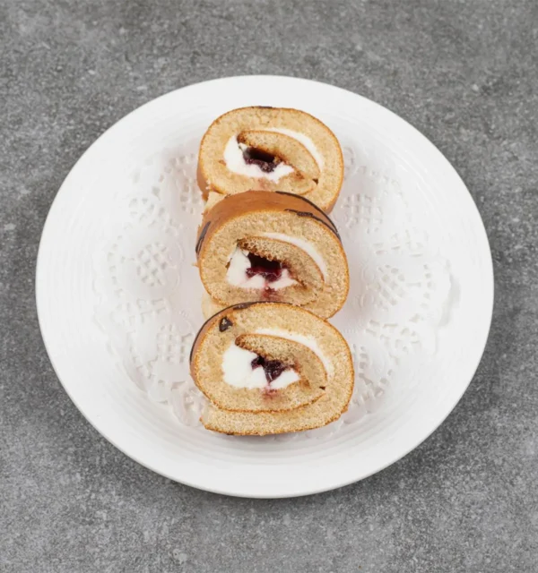 White roll cake